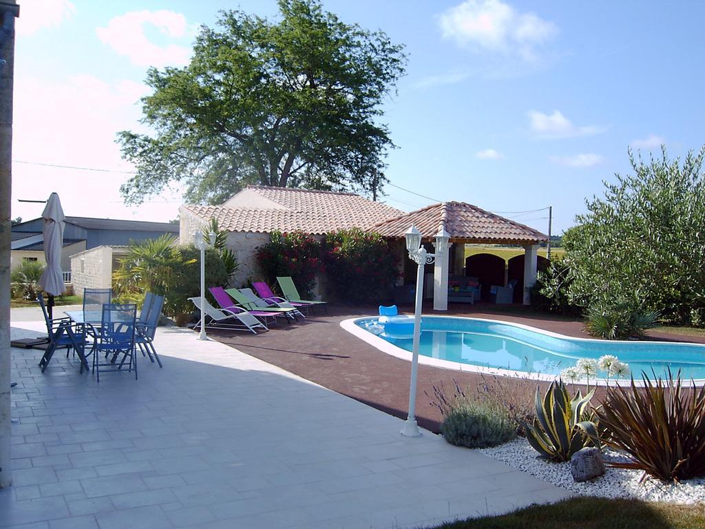 L'Oasis Bed & Breakfast Port-d'Envaux Bagian luar foto