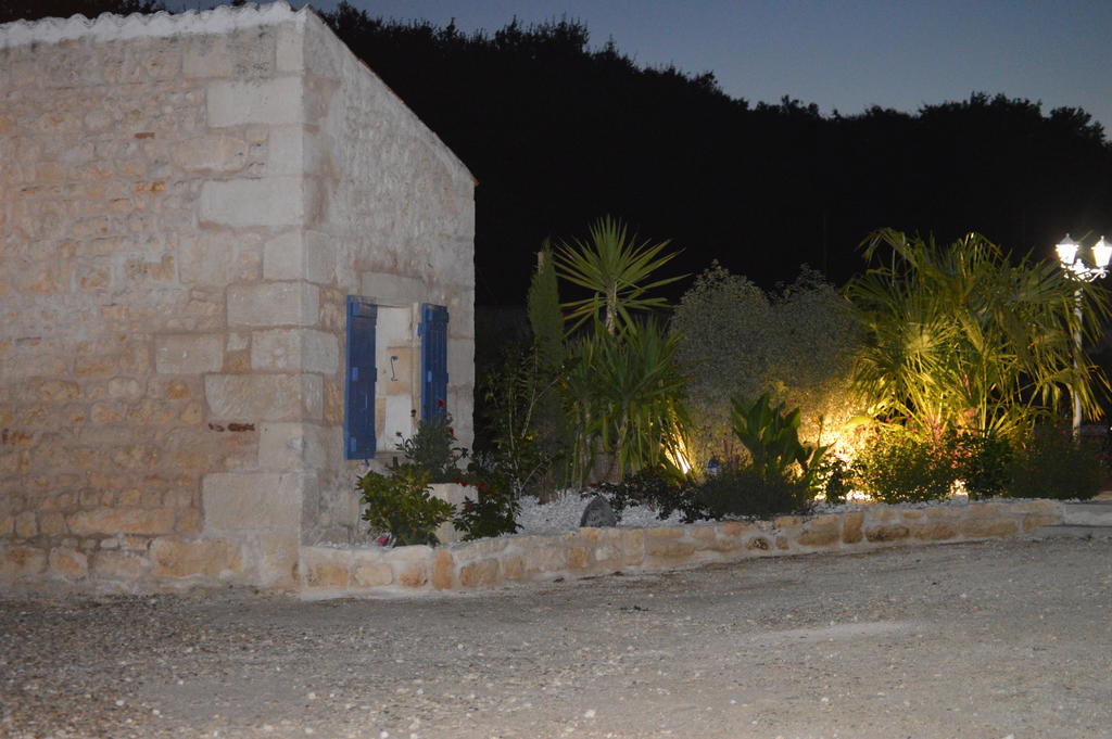 L'Oasis Bed & Breakfast Port-d'Envaux Bagian luar foto