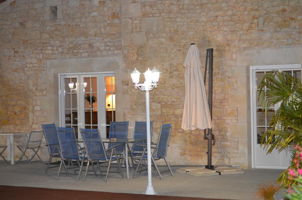 L'Oasis Bed & Breakfast Port-d'Envaux Bagian luar foto