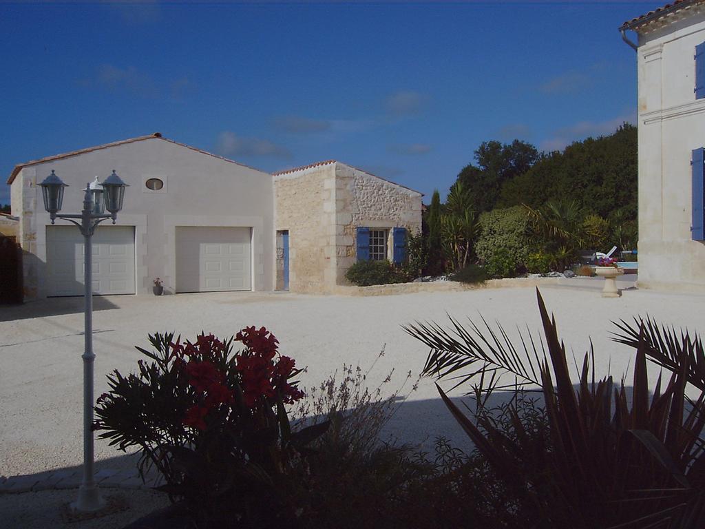 L'Oasis Bed & Breakfast Port-d'Envaux Bagian luar foto