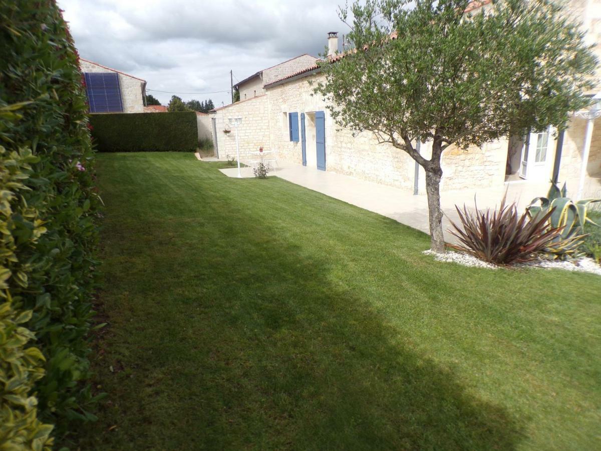 L'Oasis Bed & Breakfast Port-d'Envaux Bagian luar foto